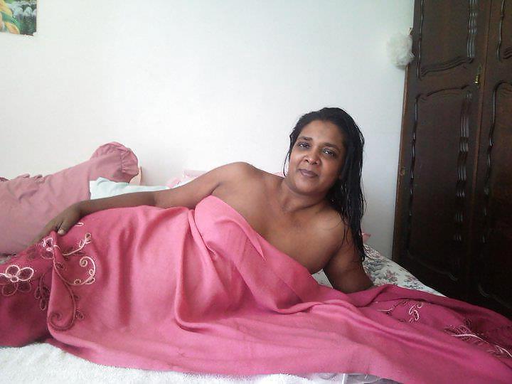 25P Sexy indian aunty