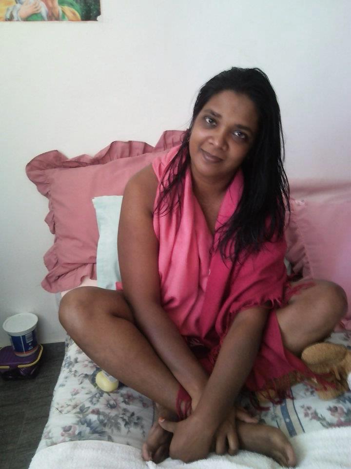 25P Sexy indian aunty