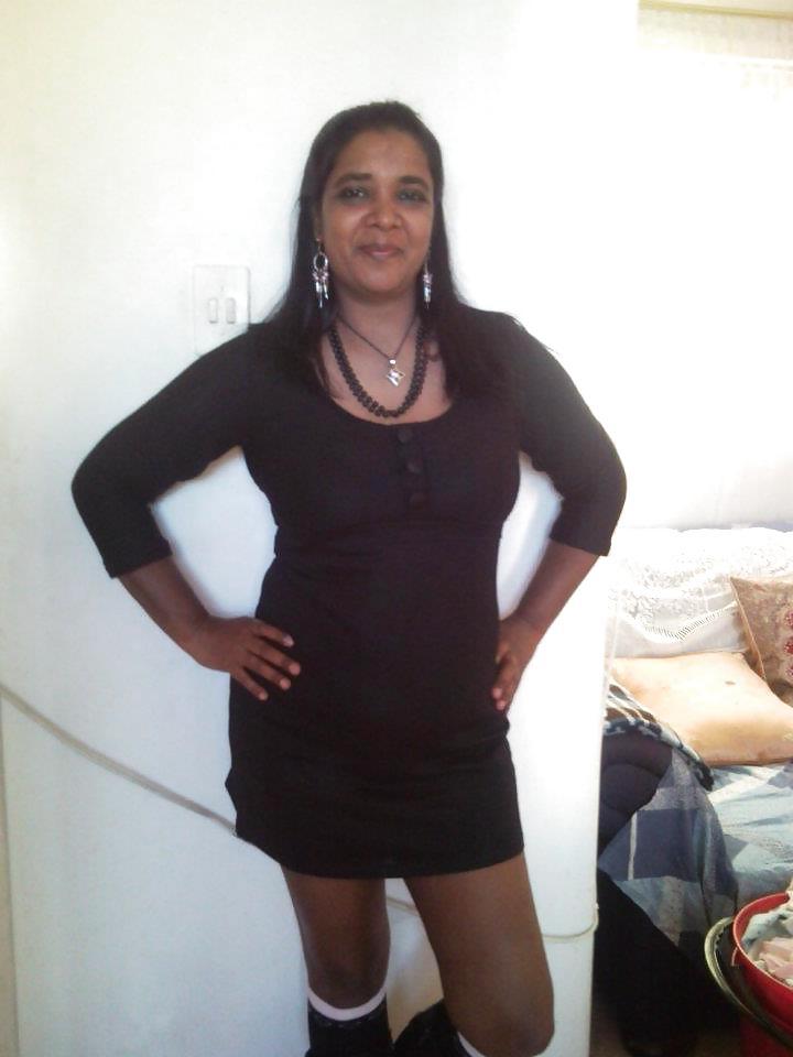 25P Sexy indian aunty