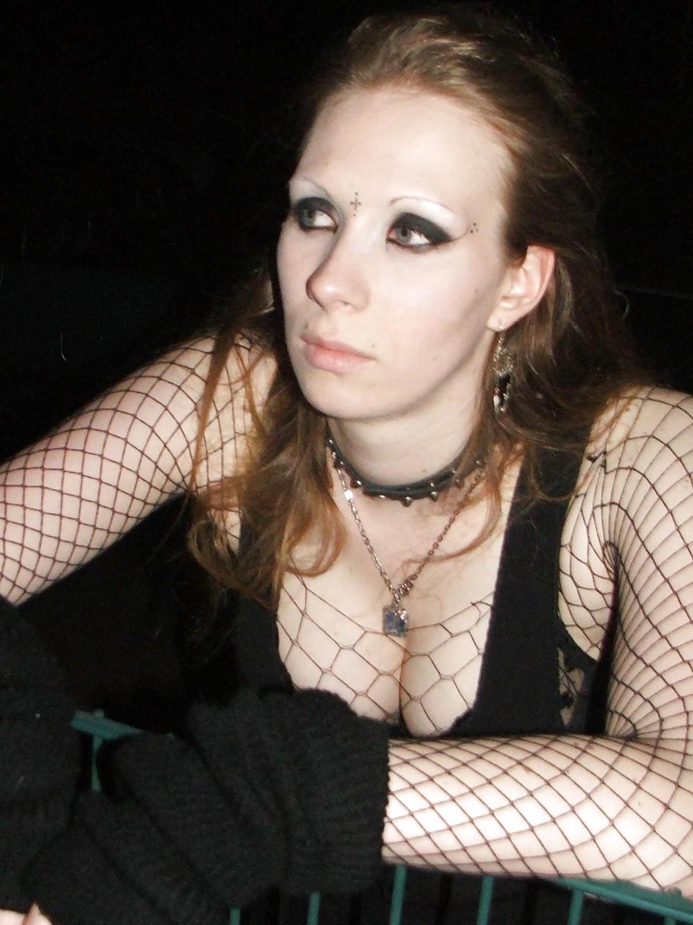 25P Sexy Blonde German Gothic Teen