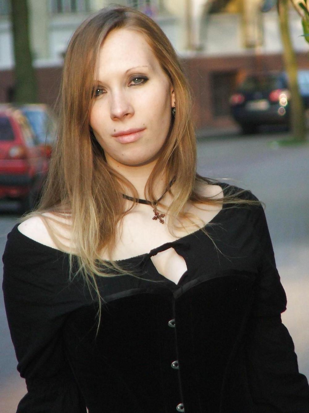 25P Sexy Blonde German Gothic Teen