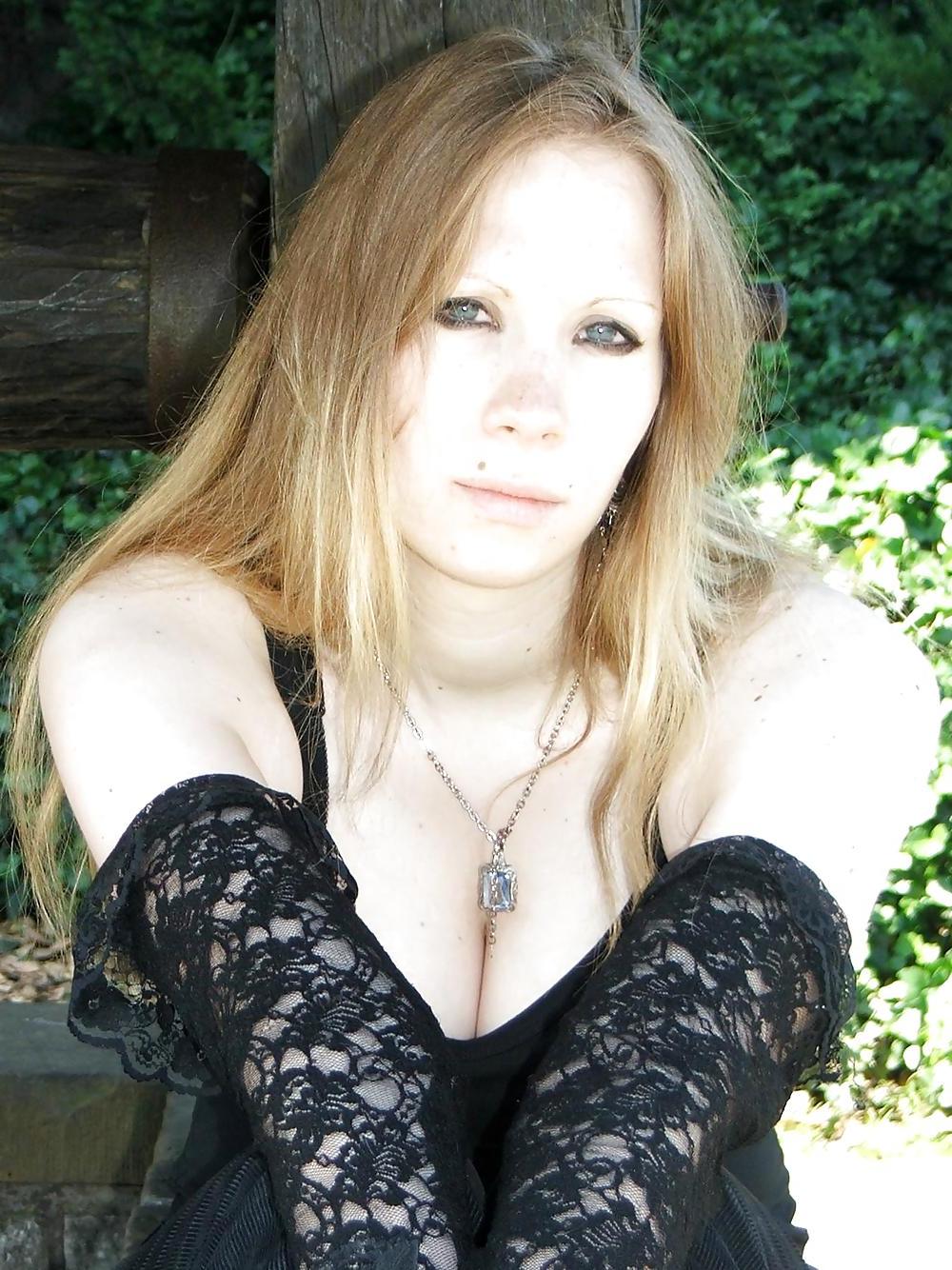 25P Sexy Blonde German Gothic Teen