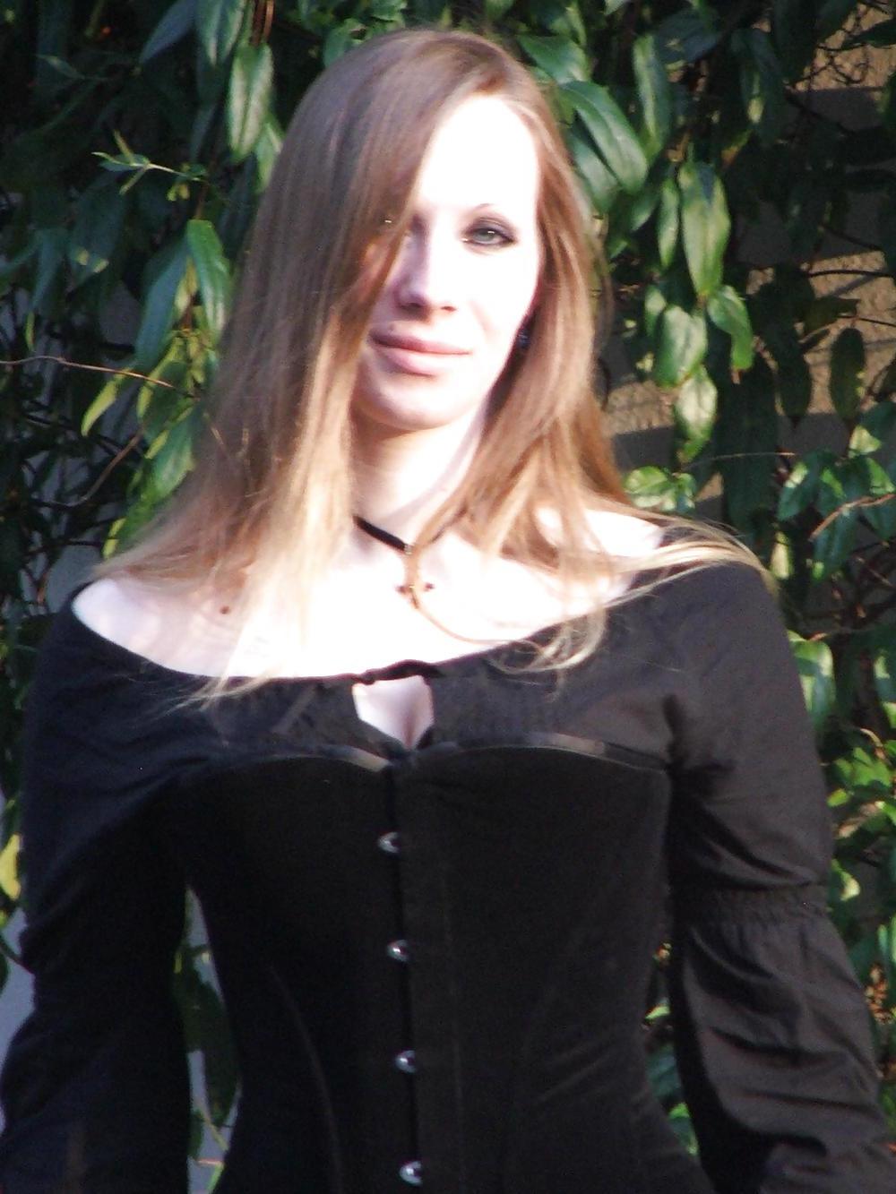 25P Sexy Blonde German Gothic Teen