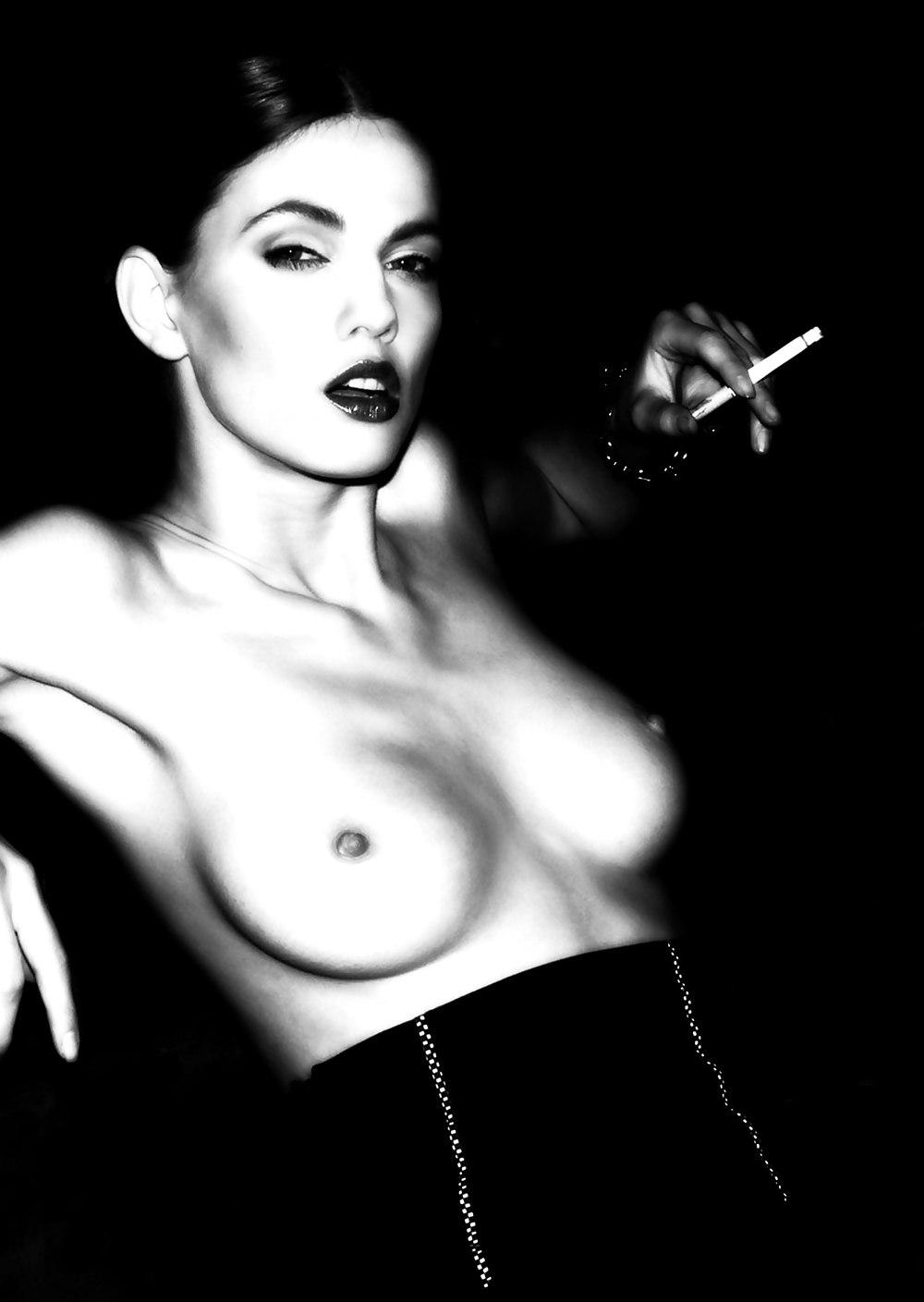 25P Smoking girls