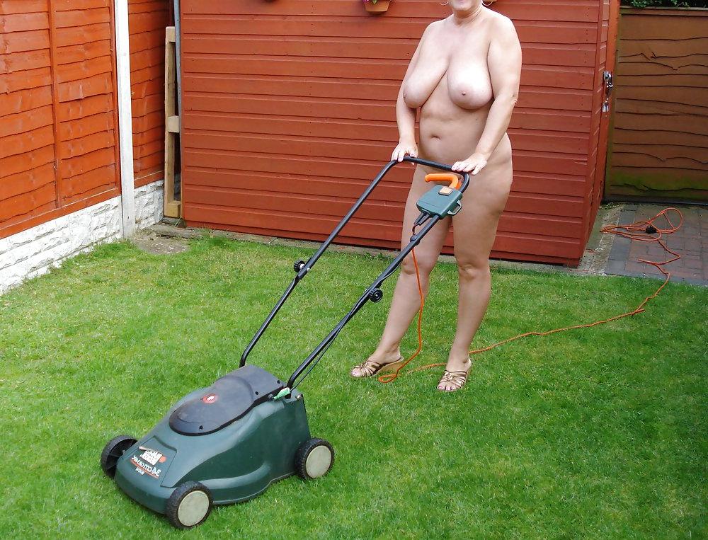 9P Wife - In The Garden