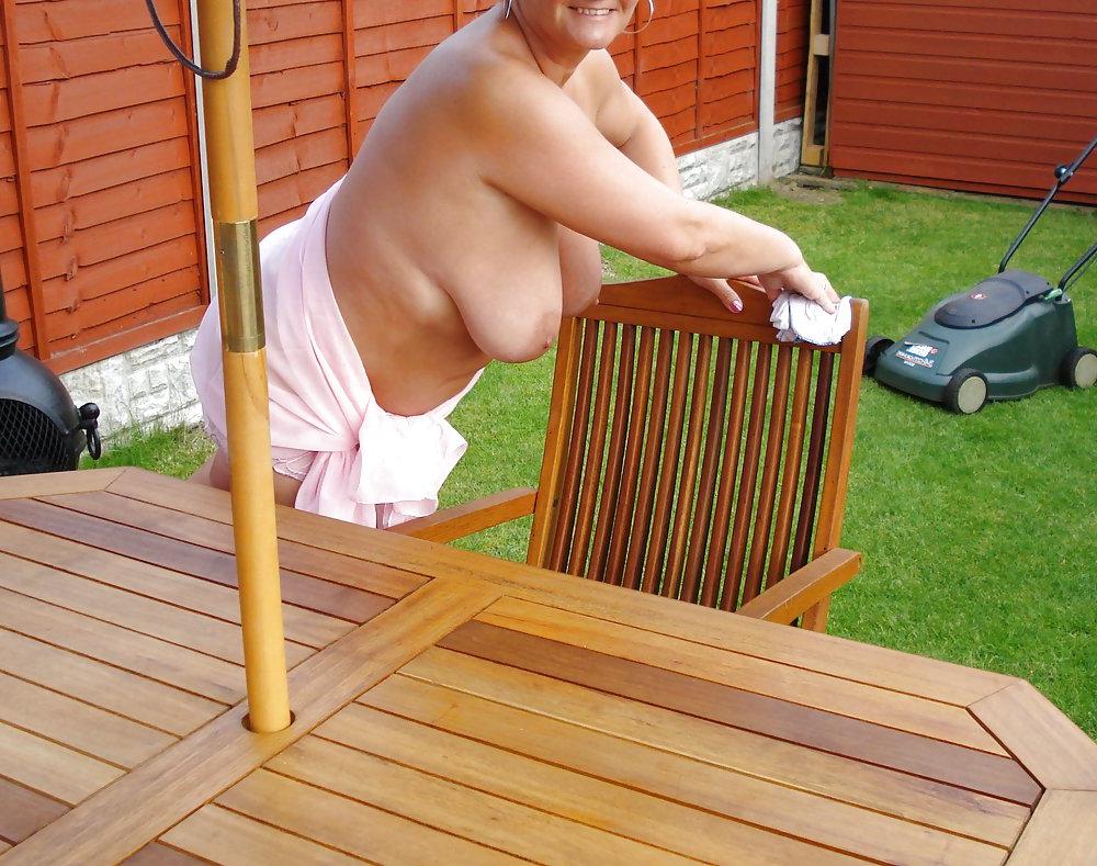 9P Wife - In The Garden