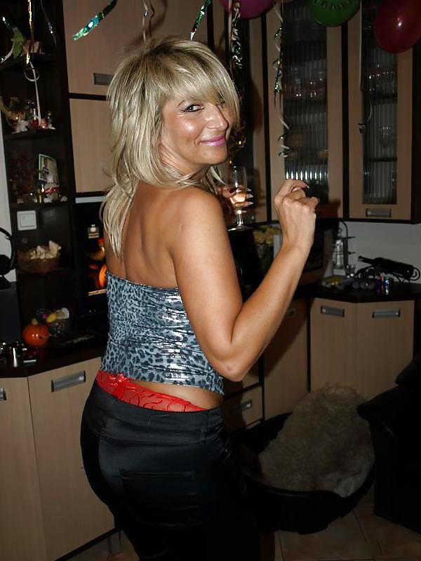 25P Hot blonde euro milf nn