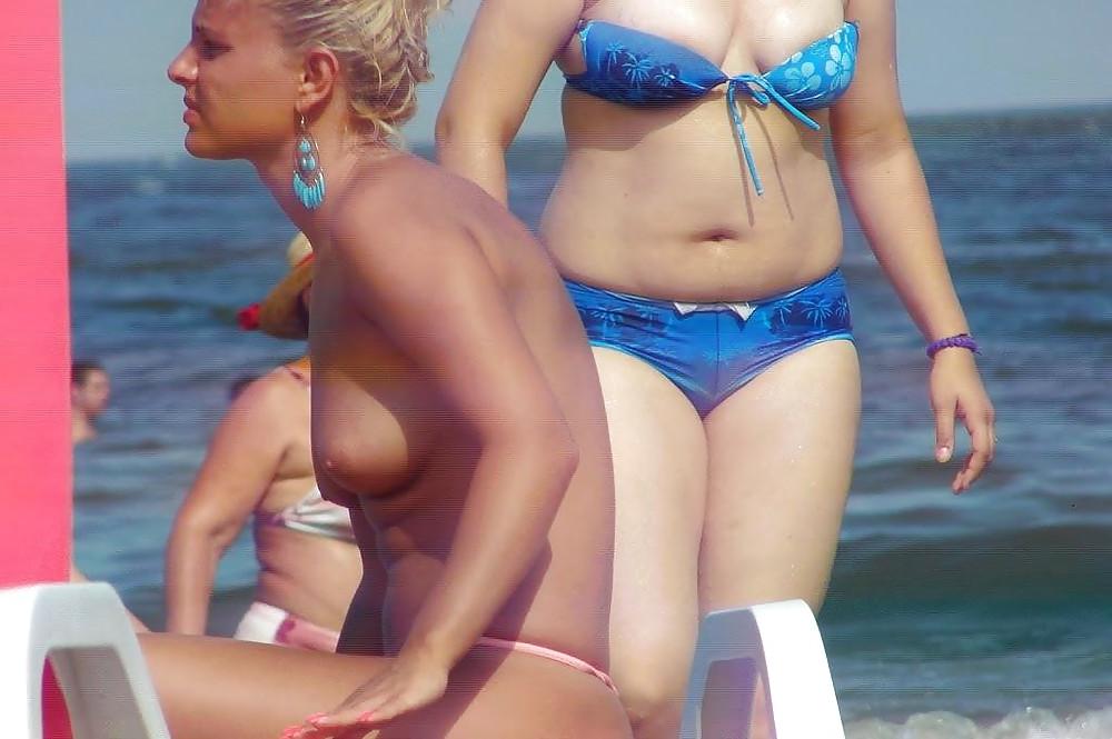 25P Beautiful Tits Caught on Beach 2 by Voyeur TROC