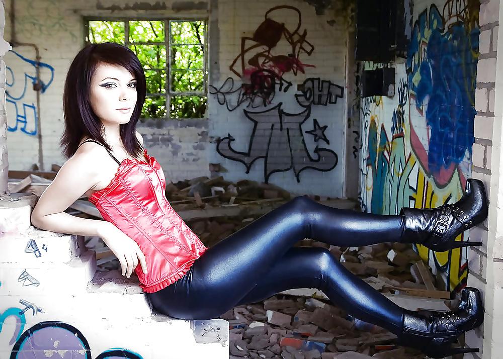 25P Girls in lycra or spandex leggings
