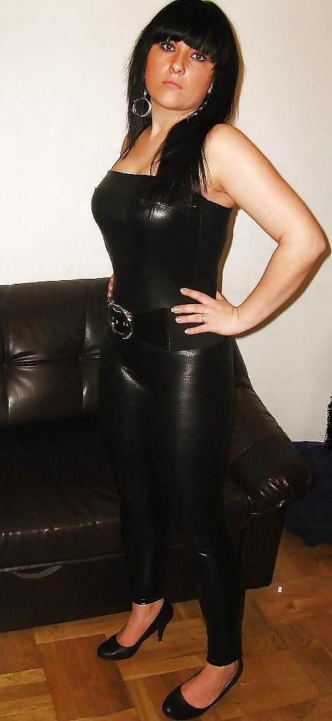 25P Girls in lycra or spandex leggings