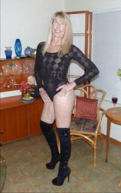 9P She loves her new boots