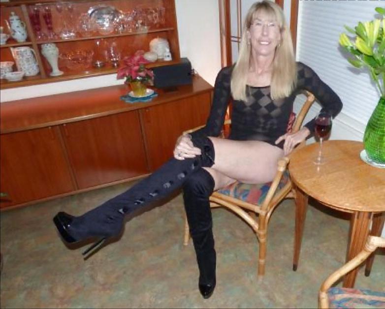 9P She loves her new boots