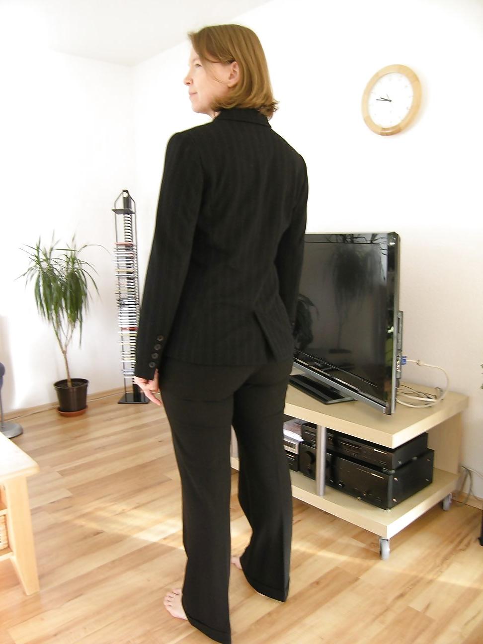 25P German Housewife