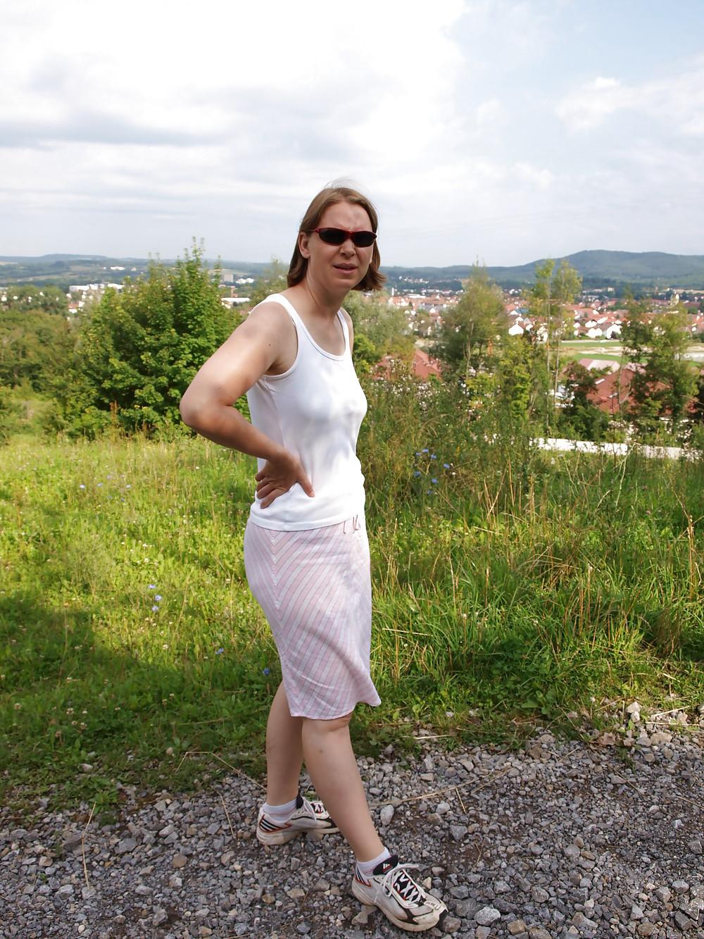 25P German Housewife