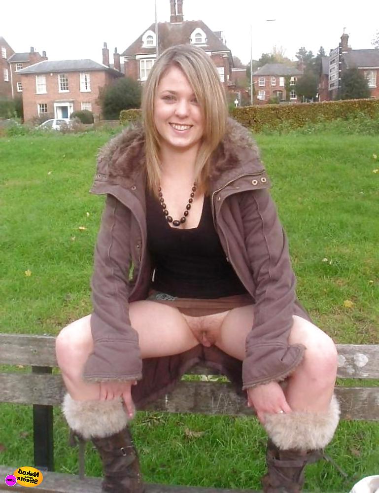 20P Just Flashing Pussy !