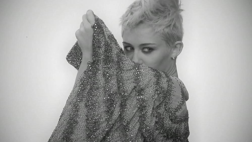 25P Sexy Miley Cyrus Photoshoot for ELLE UK, June 2013