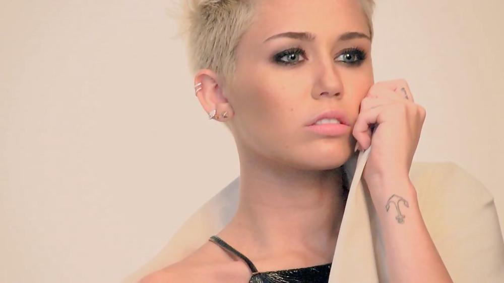 25P Sexy Miley Cyrus Photoshoot for ELLE UK, June 2013