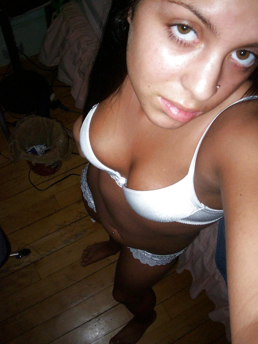 18P Softcore Selfshooting Girl