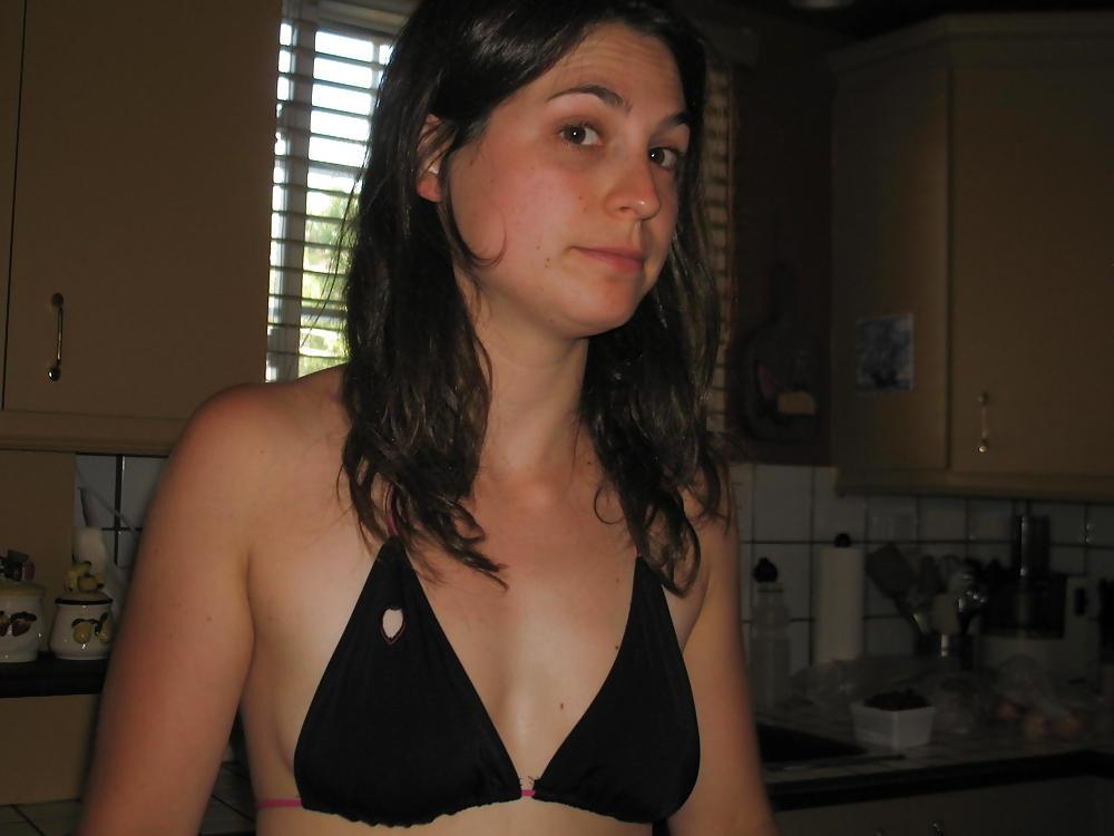 25P Amateur young wife