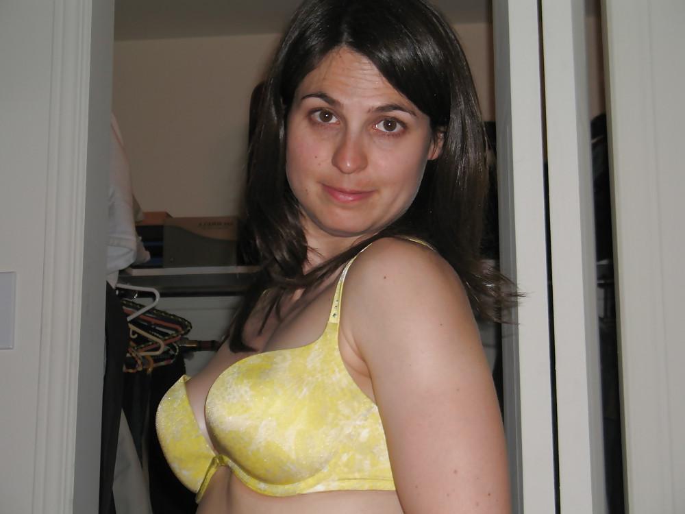 25P Amateur young wife