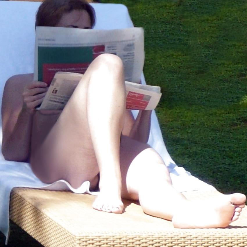 5P My wife naked in the garden