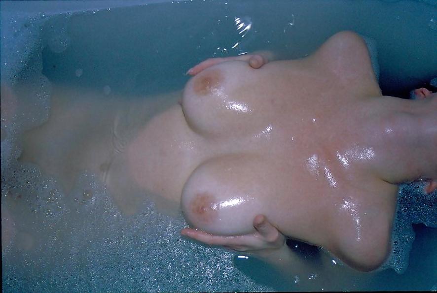 10P SAG - My Young Wife With Voluptuous Boobs In The Bathtube 06