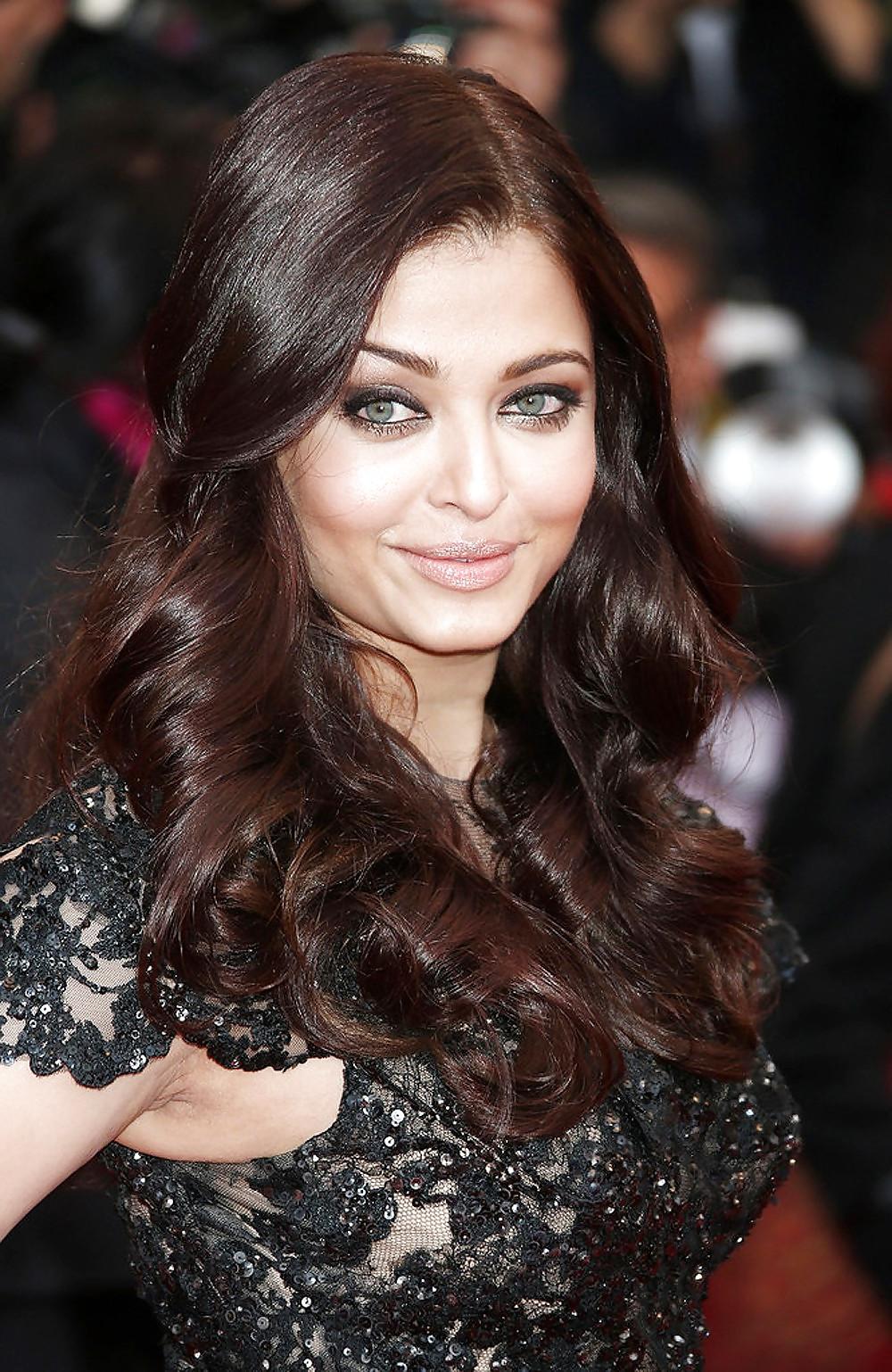 25P Aish at her Best- Comments are welcome
