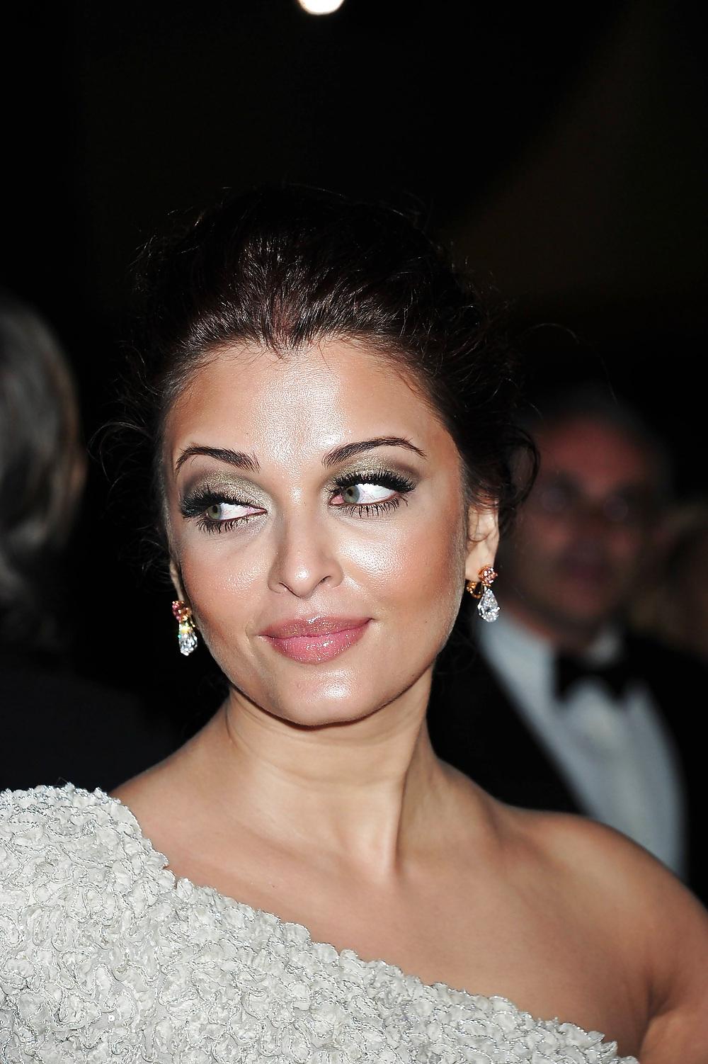 25P Aish at her Best- Comments are welcome