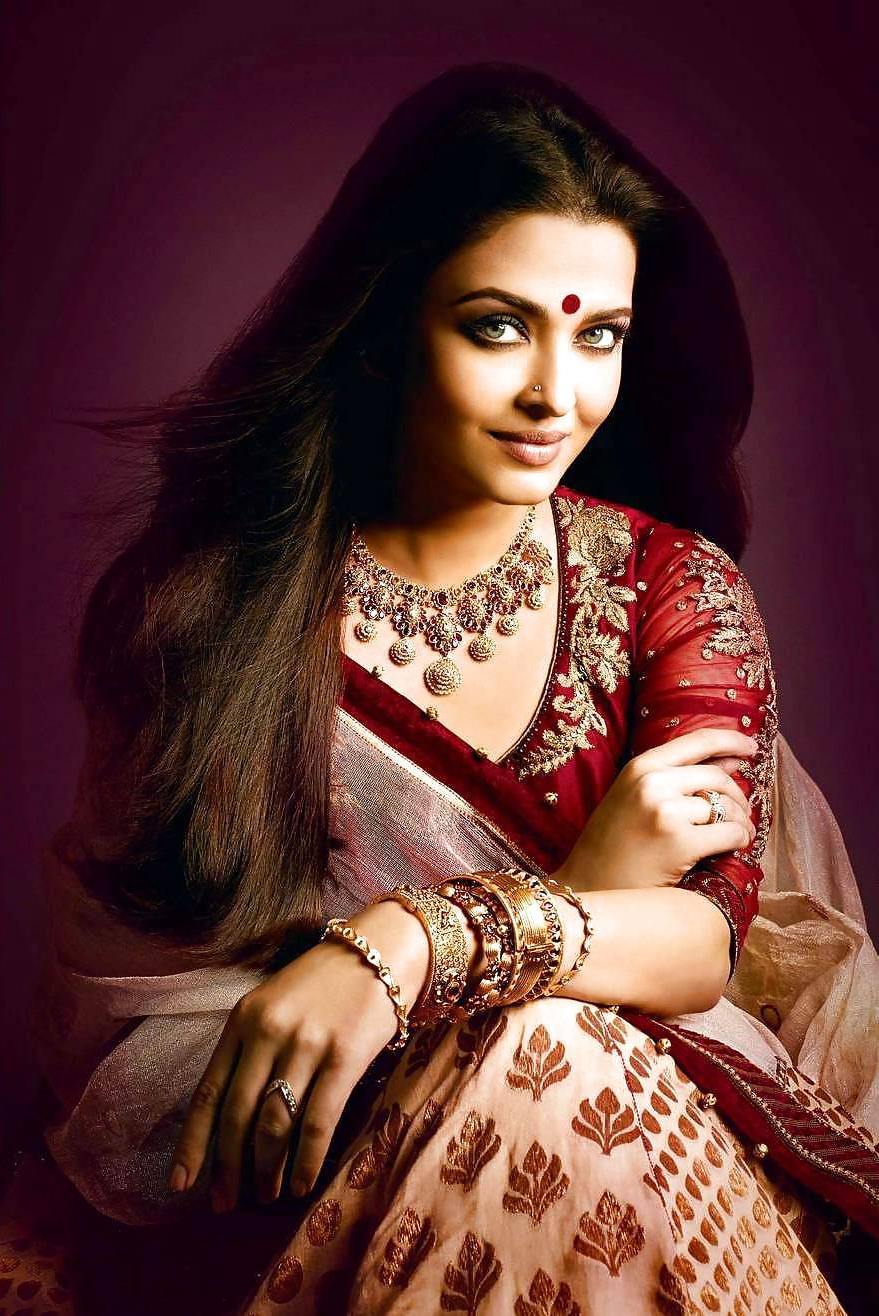 25P Aish at her Best- Comments are welcome