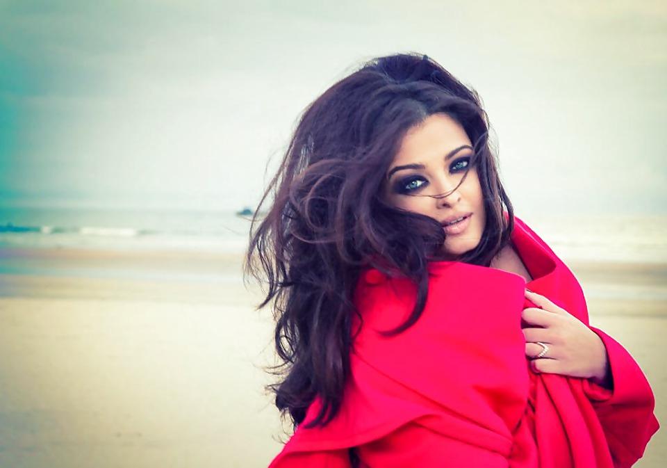 25P Aish at her Best- Comments are welcome