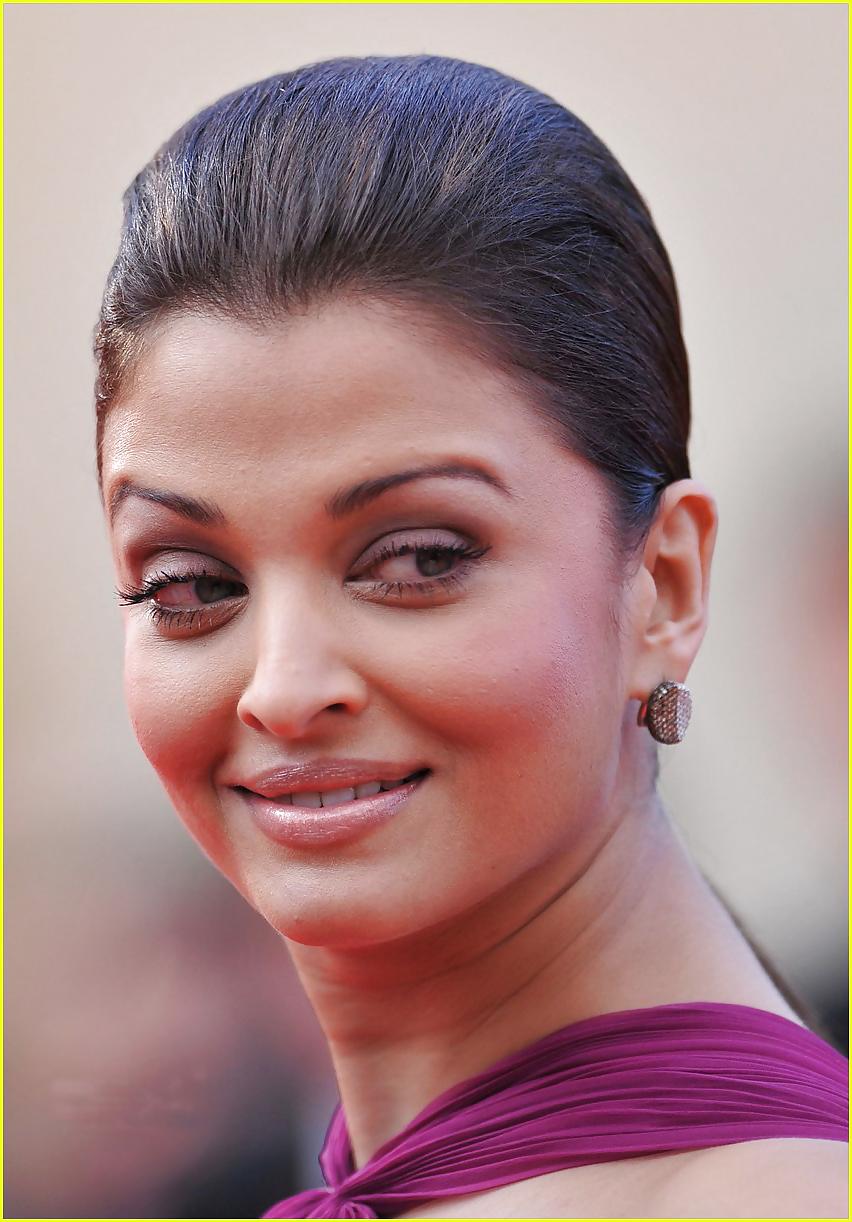 25P Aish at her Best- Comments are welcome