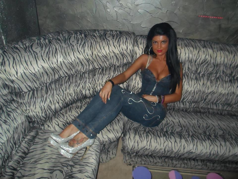 25P ONLY. BRUNETTE MATURES & MILFS (DRESSED)