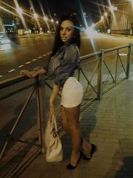 25P ONLY. BRUNETTE MATURES & MILFS (DRESSED)