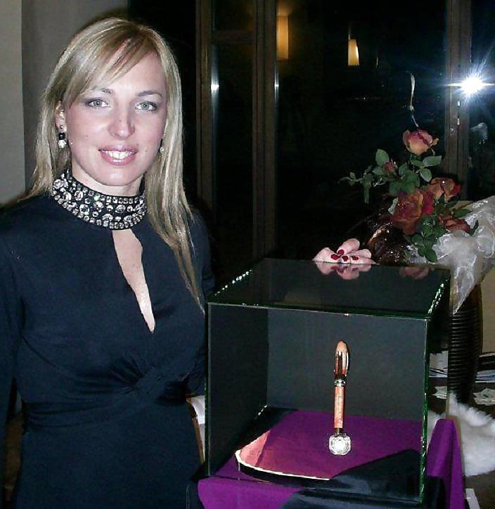 11P Italian milf: azzurra