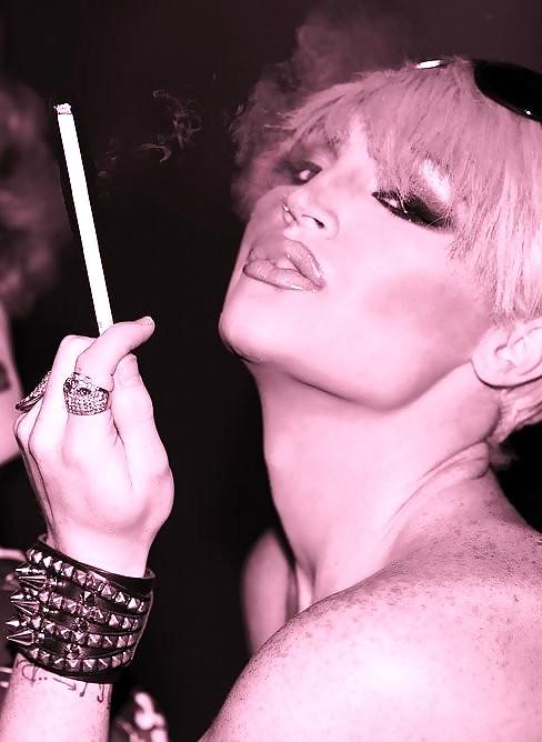 25P Smoking gurls 3