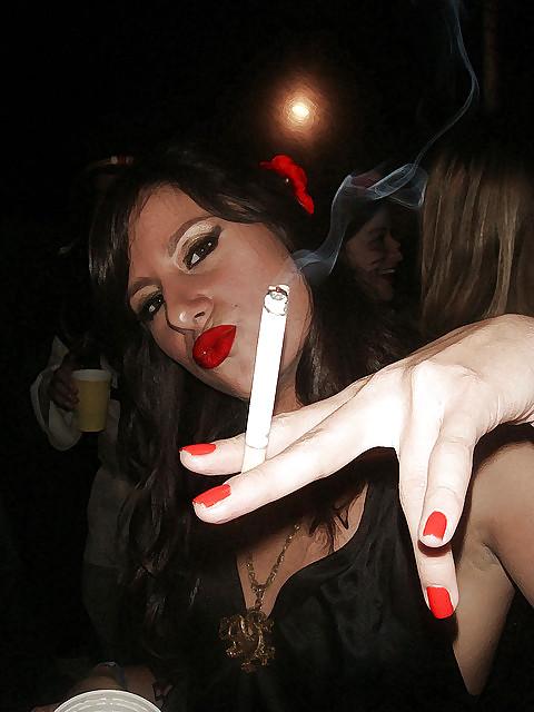 25P Smoking gurls 3