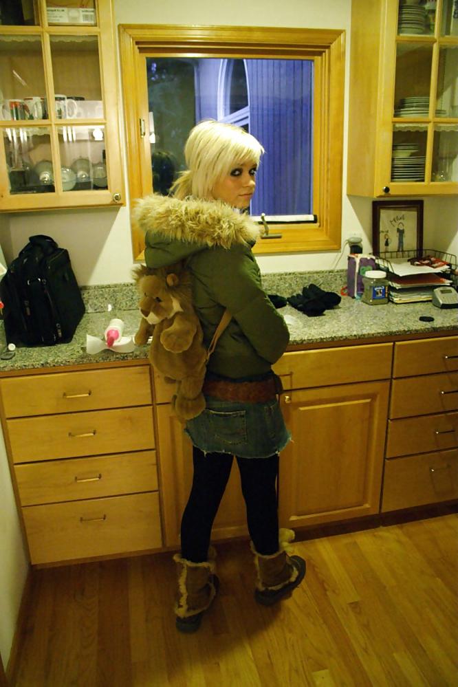25P Stohlen pix from an American college beauty