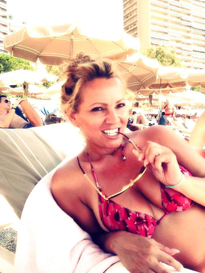 25P Big boob blond celebs