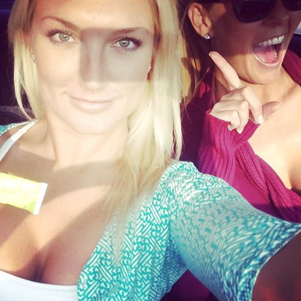 25P Big boob blond celebs