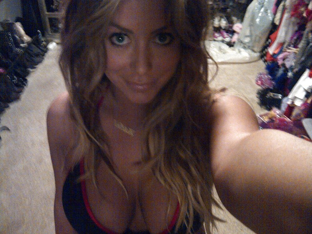 25P Big boob blond celebs