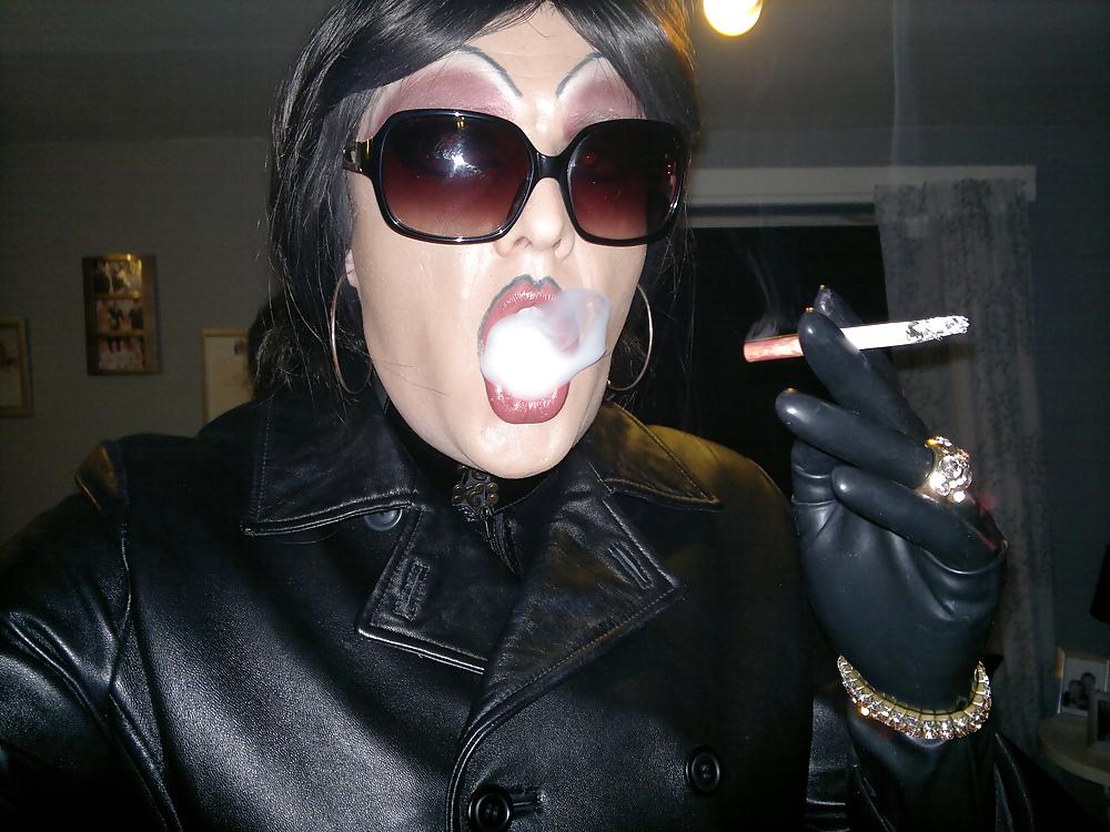 6P Smoking Sharon TV