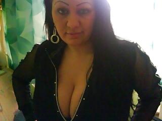 25P Webcam large boobs