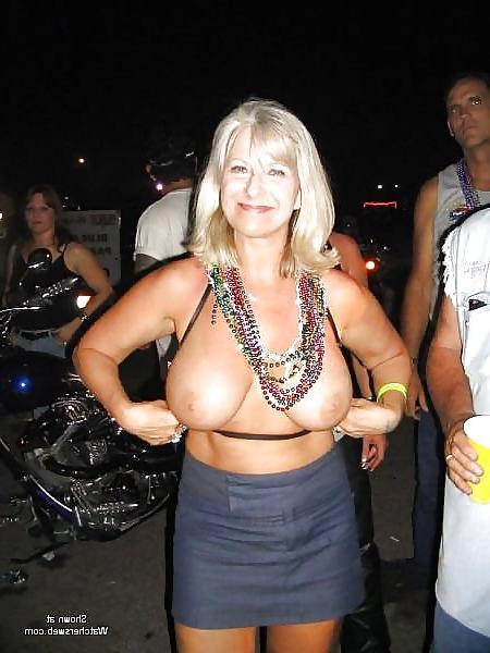 25P Mommies Caught on Vacation VOL.1