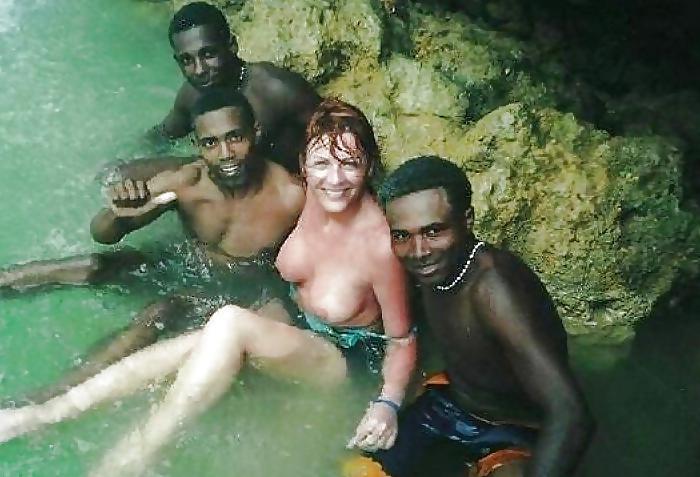 25P Mommies Caught on Vacation VOL.1