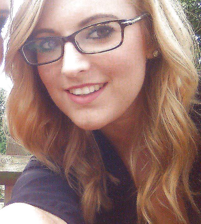 25P Smoking hot Facebook teens. Who would you fuck? 