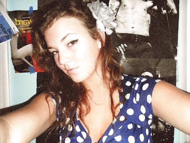 25P Smoking hot Facebook teens. Who would you fuck? 
