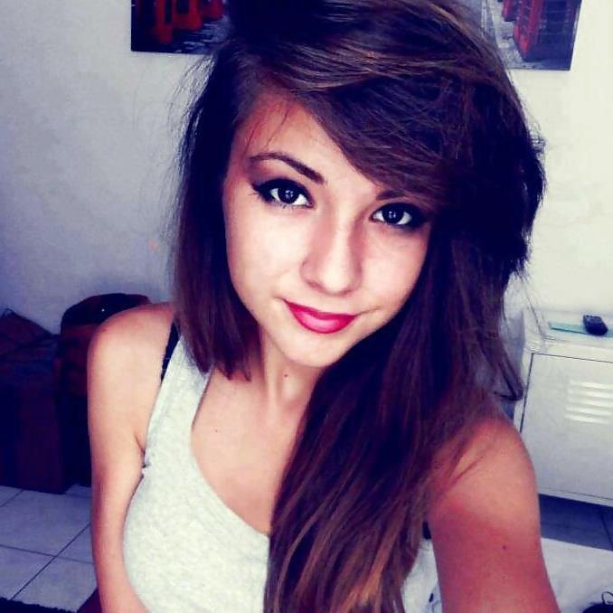 25P Smoking hot Facebook teens. Who would you fuck? 