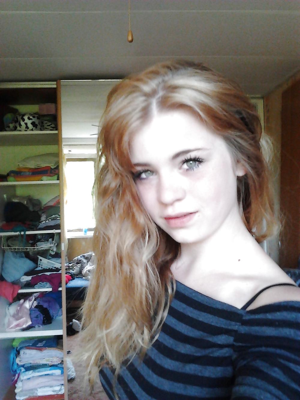 25P Smoking hot Facebook teens. Who would you fuck? 