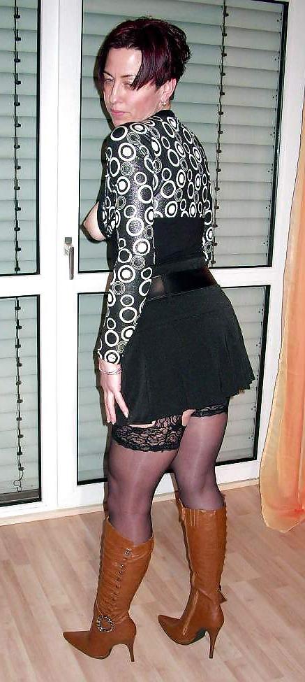 25P Hot MATURES & MILFS In BOOTS...(6)