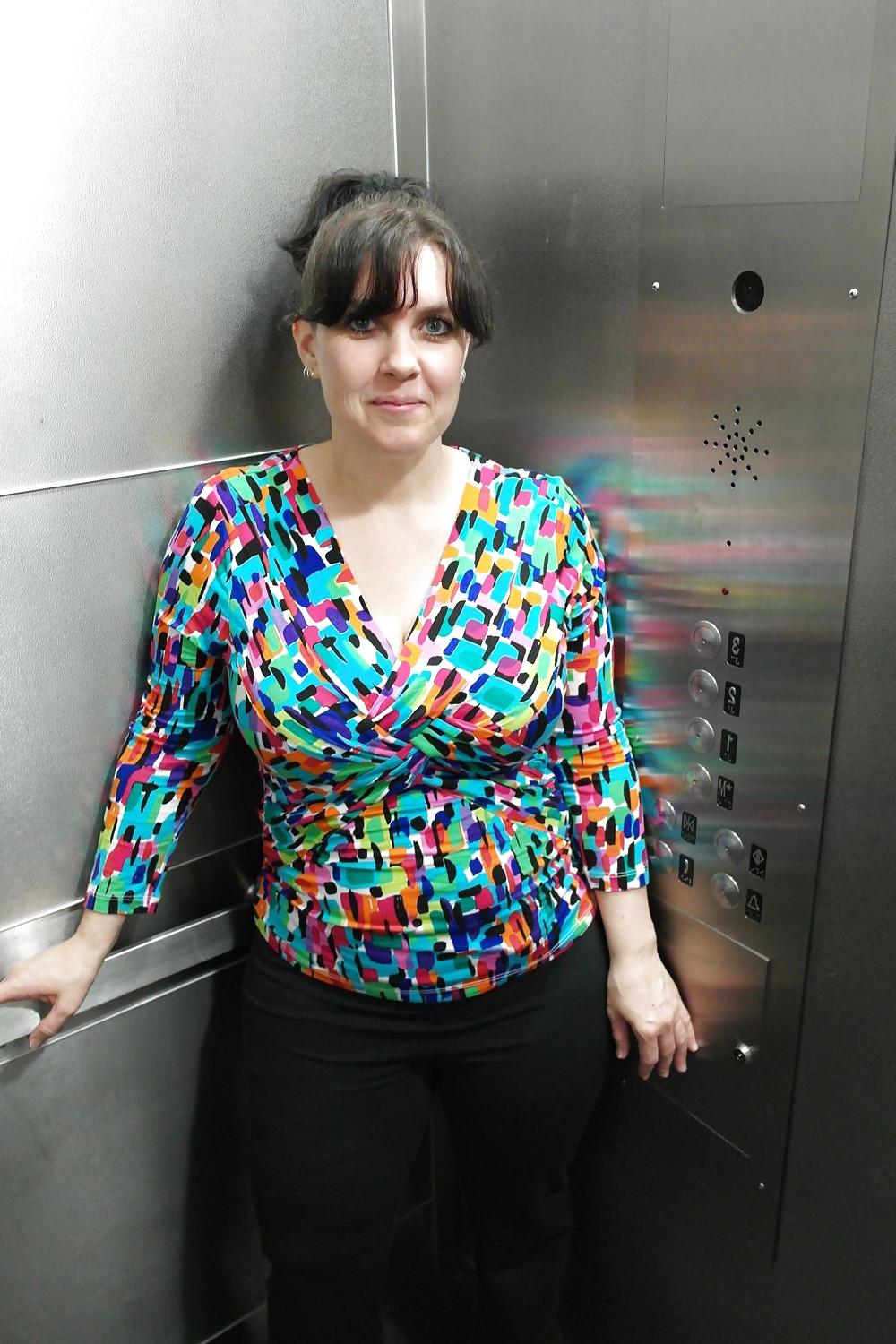 11P Elevator (flashing)